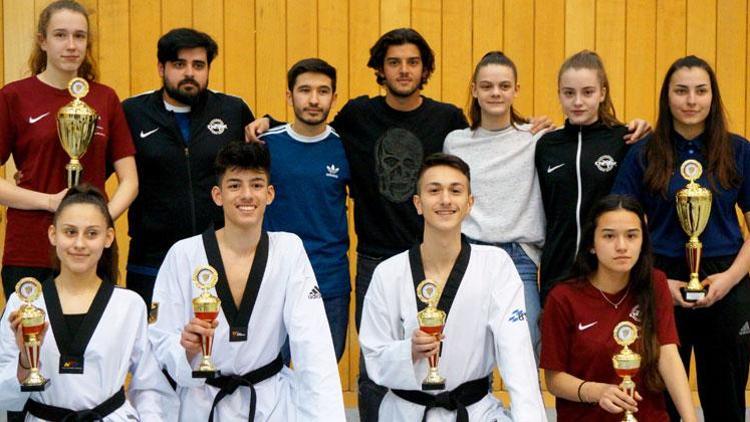 Özer Tekvando okulu öğrencileri Almanya ikincisi oldu