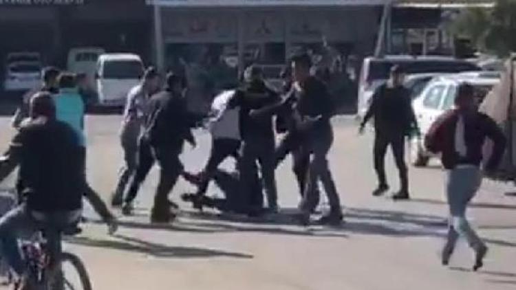 İzmirde iki grup arasında kavga: 1 yaralı