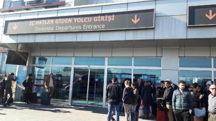 Kayseri Havalimanında polis, mesai arkadaşını yaralayıp intihara kalkıştı