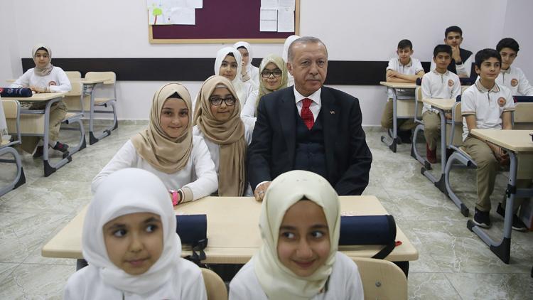 Cumhurbaşkanı Erdoğan, Hasan Taşar İmam Hatip Ortaokulunun açılışını yaptı