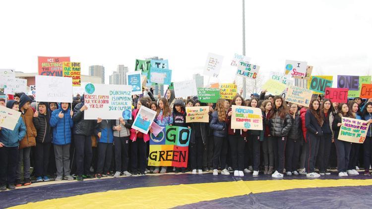 31 bin öğrenciden iklim boykotu