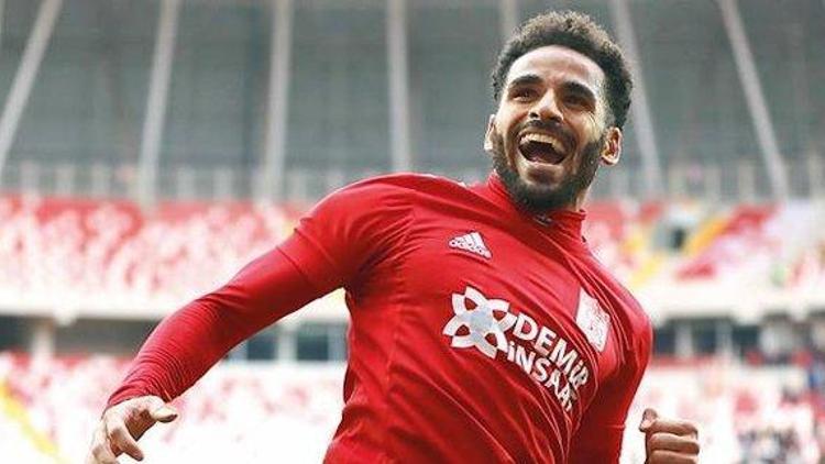 Douglas geliyor o gidiyor