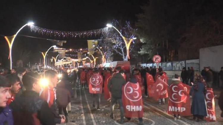 Bayburtta MHPli aday kazandı, partililer kutlama yaptı