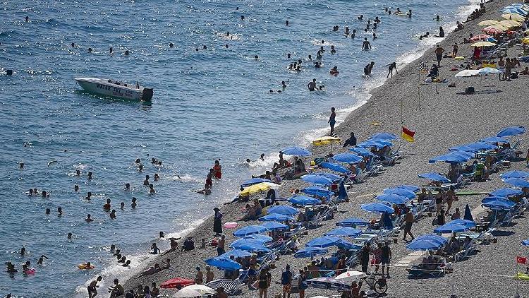 Antalya 3 ayda 571 bin turist ağırladı