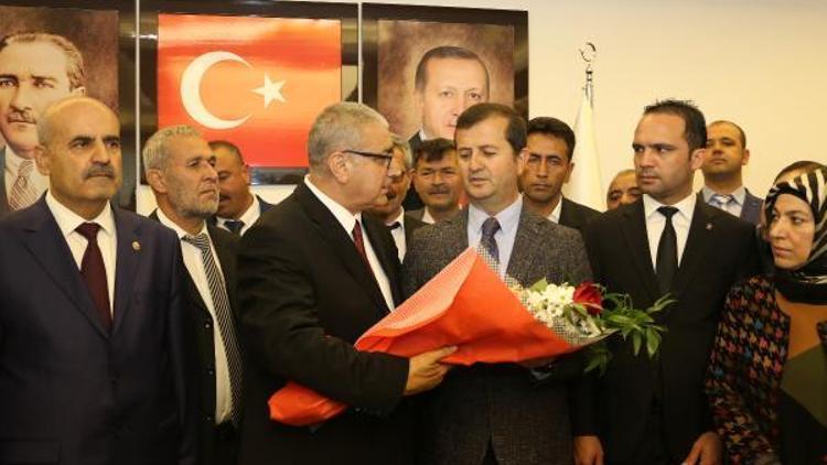 Pazarcık Belediye Başkanı Yılmazcan mazbatasını aldı
