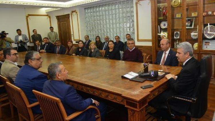 Başkan Ekicioğlu, ilk ziyaretini Vali Akın’a yaptı