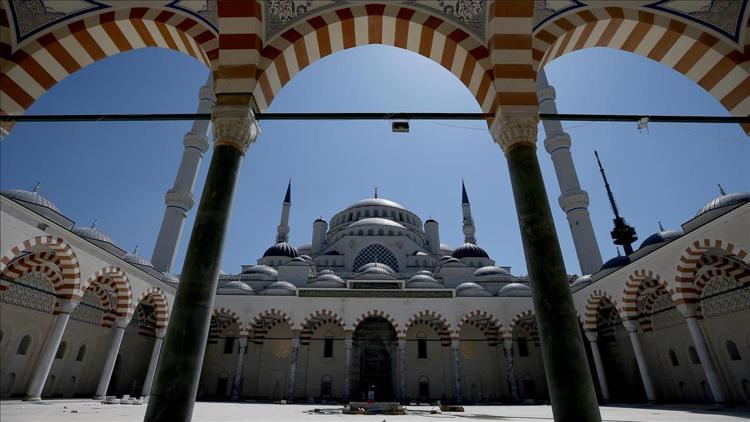 Diyanet 5 Nisan tarihli cuma namazı saatlerini paylaştı - Cuma namazı İstanbulda saat kaçta