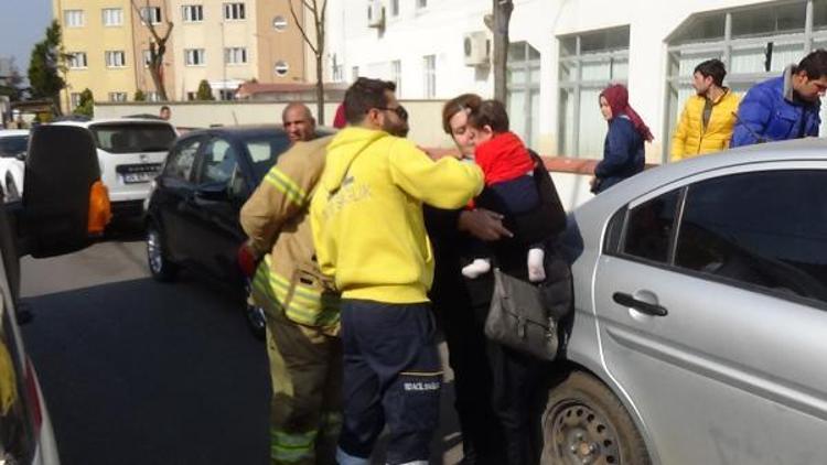 Otomobilde mahsur kalan Pelin bebeği itfaiye kurtardı