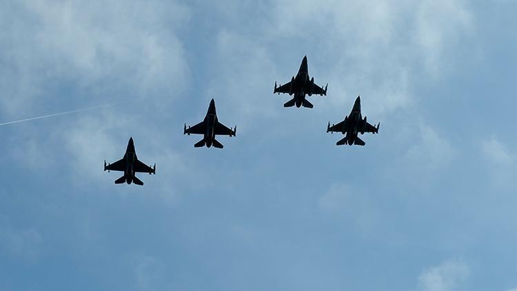 Irak ABDden altı F-16 savaş uçağı aldı