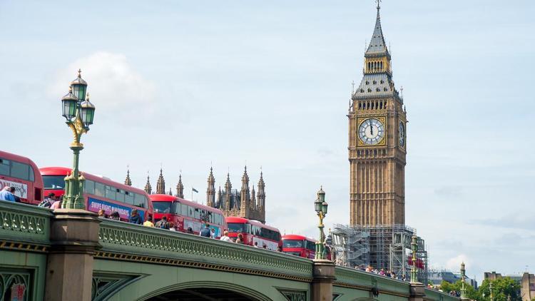 Havayı kirleten araçlar Londranın merkezine girişte ücret ödeyecek