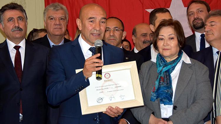 İzmir Büyükşehir Belediye Başkanı Soyer, mazbatasını aldı