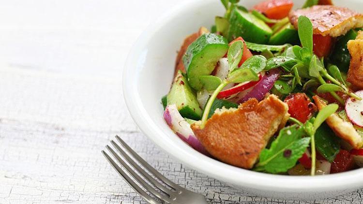 Fettuş salatası tarifi