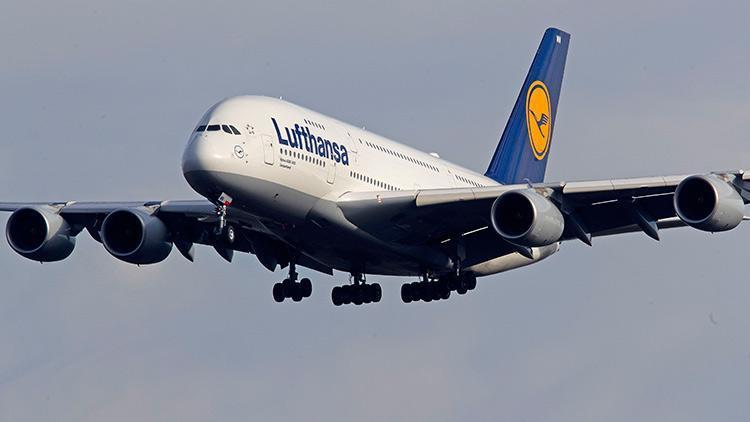 Lufthansa uçağı acil iniş yaptı