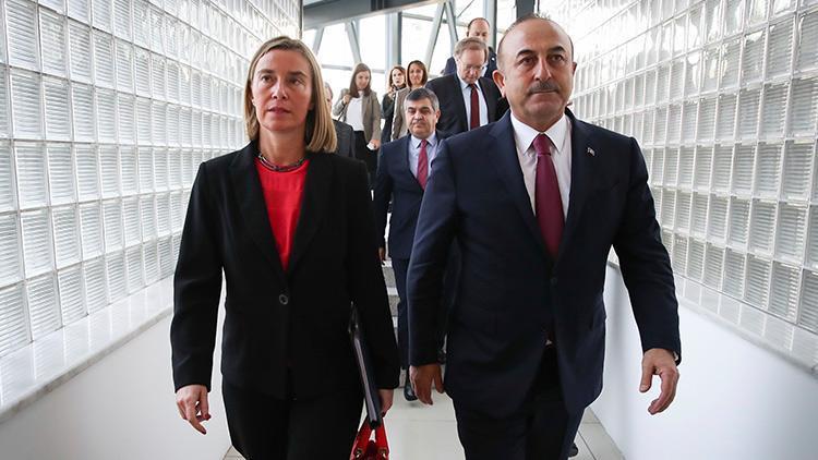 Son dakika... Bakan Çavuşoğlu AB Komisyonu Başkan Yardımcısı ile görüştü