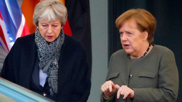 Theresa May ve Angela Merkel Brexit için görüştü