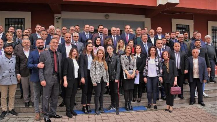 Çatalca Belediye Başkanı Mesut Üner mazbatasını aldı
