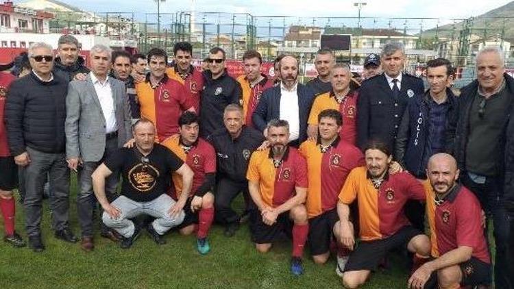 Galatasaray’ın eski futbolcuları mahkumlarla maç yaptı