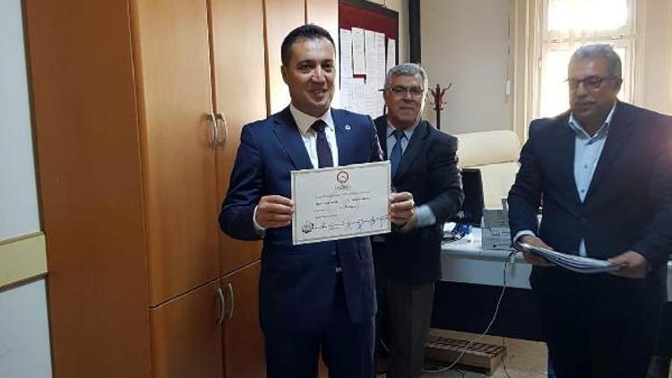 İmamoğlu Belediye Başkanı Kasım Karaköse mazbatasını aldı