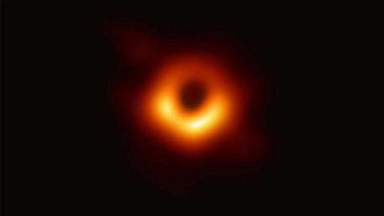 Bilim insanları  ilk kez kara deliği böyle görüntüledi
