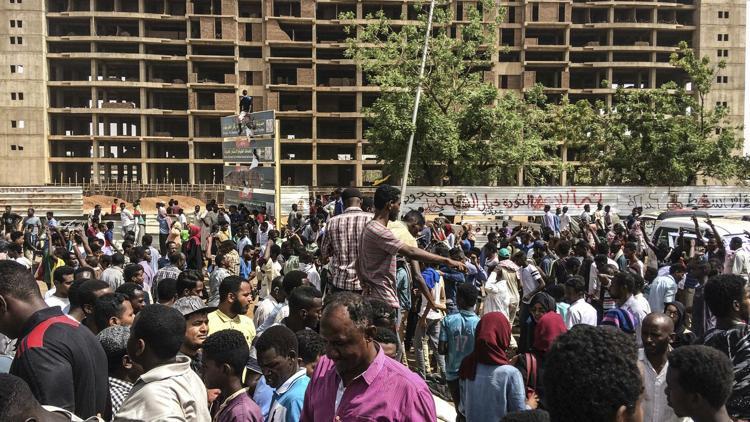 Sudanda gözaltındaki çok sayıdaki muhalif serbest bırakıldı