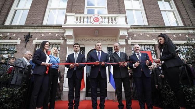 Bakan Çavuşoğlu Amsterdam Başkonsolosluğunun açılışını yaptı