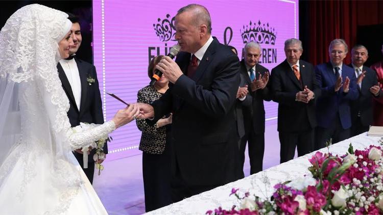 Cumhurbaşkanı Erdoğan Bekir Bozdağın oğlunun nikah şahidi oldu
