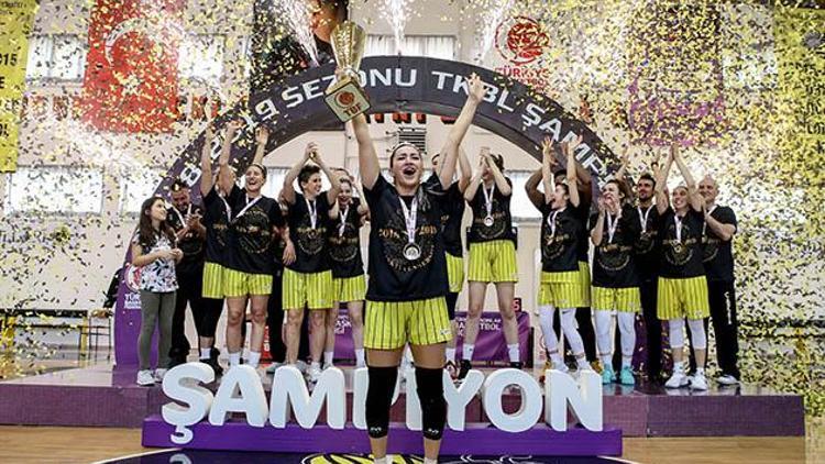 Çankaya Üniversitesi şampiyonluk kupasını aldı
