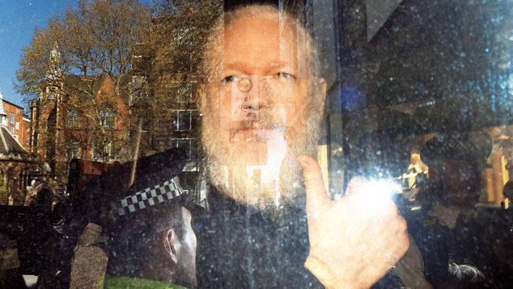 Ekvador Assange’ı niye teslim etti