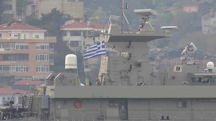 Yunan savaş gemisi Boğazdan geçti