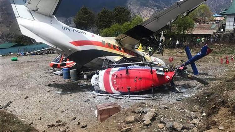 Nepalde uçak pistteki helikoptere çarptı: 3 ölü