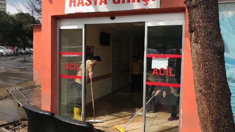 Göztepe Eğitim ve Araştırma Hastanesinin acil servisini su bastı