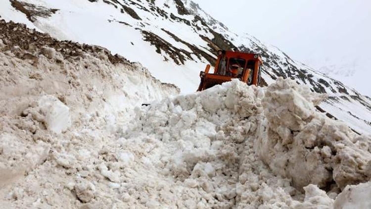 Kardan dolayı 5 aydır kapalı kalan Ovit Dağı geçidi açıldı