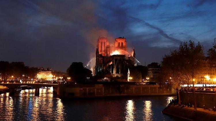 Dışişleri Bakanı Çavuşoğlundan Notre Dame mesajı