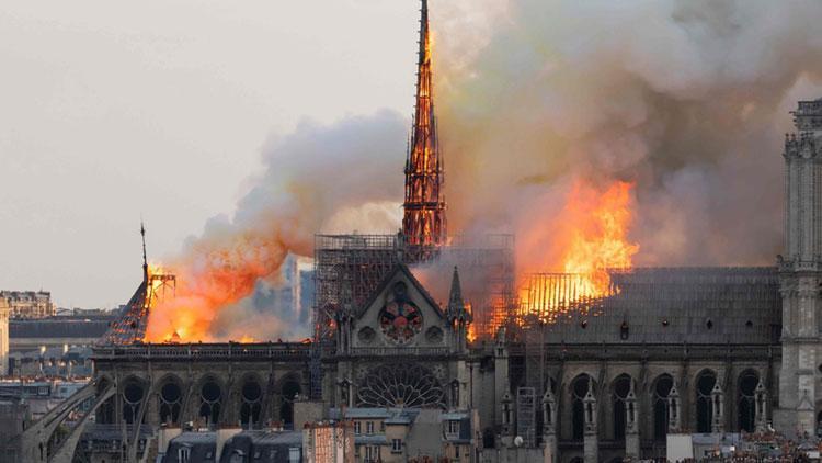 Cumhurbaşkanı Erdoğan: Notre Dame Katedralini tahrip eden korkunç yangın bizi de derinden sarstı