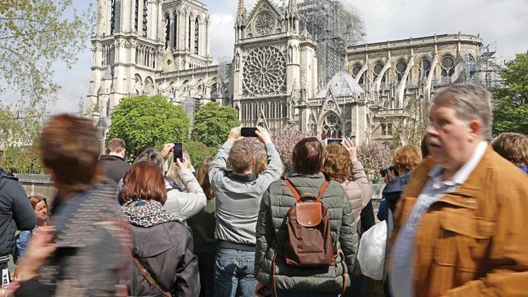 Aşırı sağcılardan kara propaganda... Notre Dame fırsatçıları