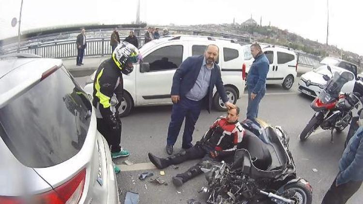 Unkapanı Köprüsünde zincirleme kaza: Yaralanan motosiklet sürücüsü yolda yardım bekledi