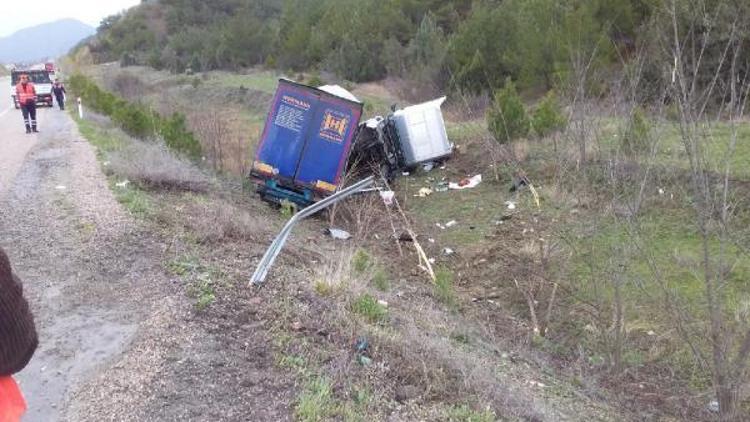 Sinopta devrilen TIRın sürücüsü öldü