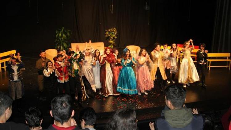 Başakşehirli Genç Yıldızlar Sahnede Tiyatro Festivalinde final heyecanı