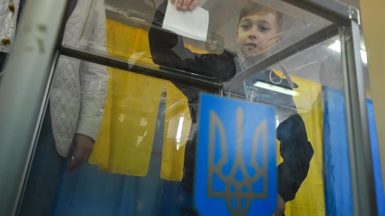 Ukrayna, devlet başkanını seçmek için sandık başında