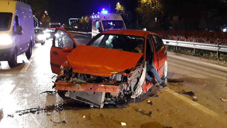 Bursa’da feci kaza Araçlarındaki hasarı incelerken…