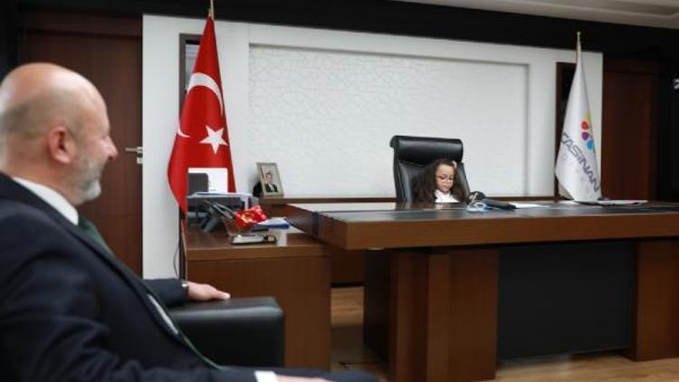 Başkan Çolakbayrakdar, başkanlık koltuğunu çocuklara bıraktı