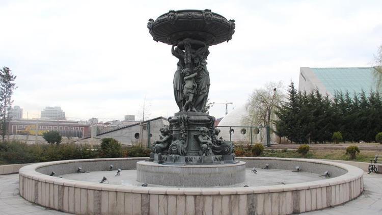 Su Perileri heykeli​ kentle bütünleşmeli