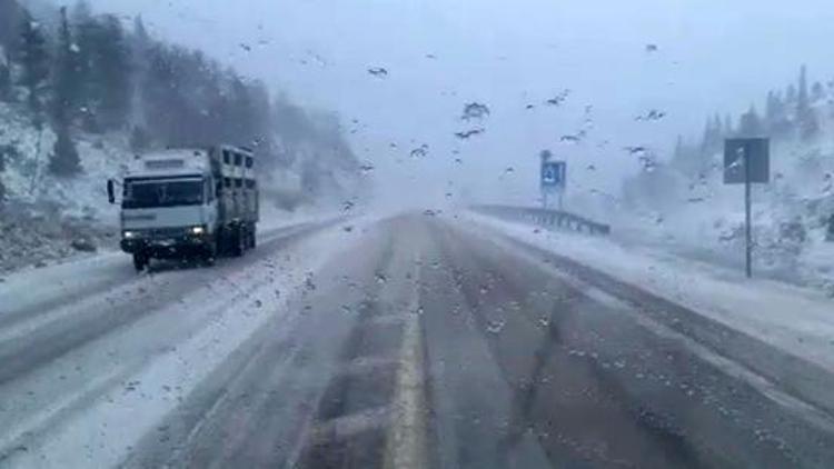 Kar, Antalya- Konya yolunda ulaşımı aksattı