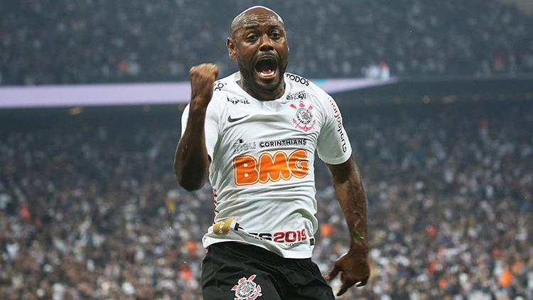 Vagner Love attı, şampiyonluk geldi