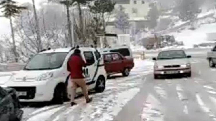 Sertavul Geçidinda kar yağışı ulaşımı etkiliyor