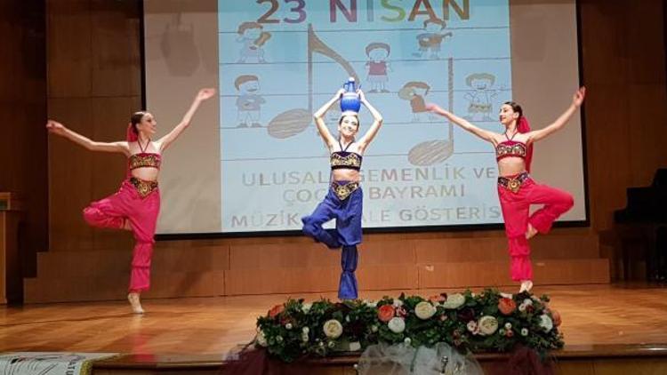 ÇÜ Devlet Konservatuvarı’nın minik sanatçıları ayakta alkışlandı