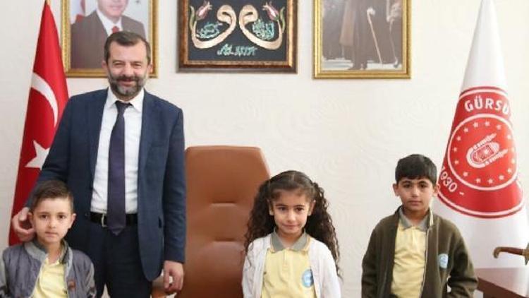 Gürsu Belediye Başkanı Işık’ın makamına küçük Mustafa oturdu