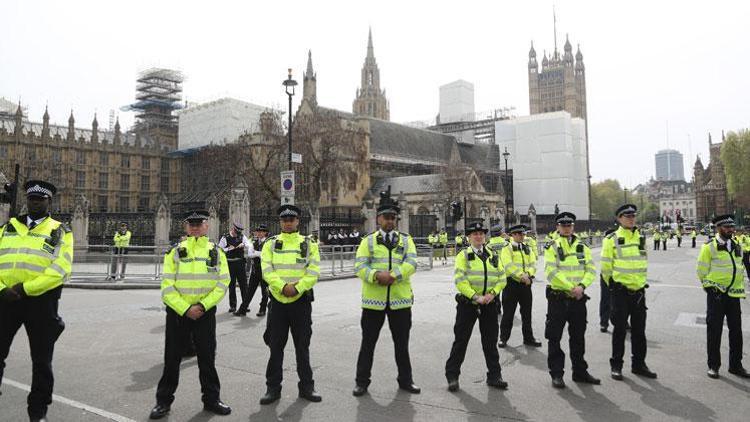 Londra’daki çevreci eylemlerde gözaltı sayısı bini geçti