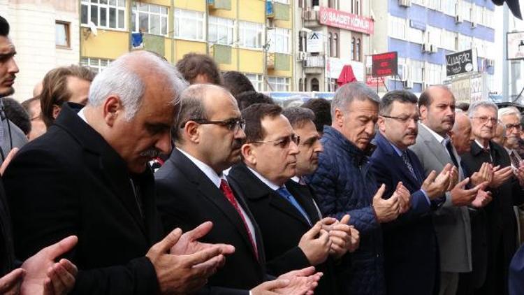 Trabzonsporun kurucu üyelerinden Sabit Sabır, toprağa verildi
