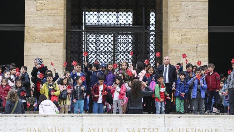 Sahne öncesi Ata ziyareti